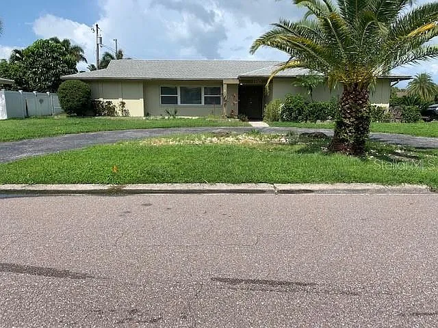1910 Bayshore Dr — Photo 1