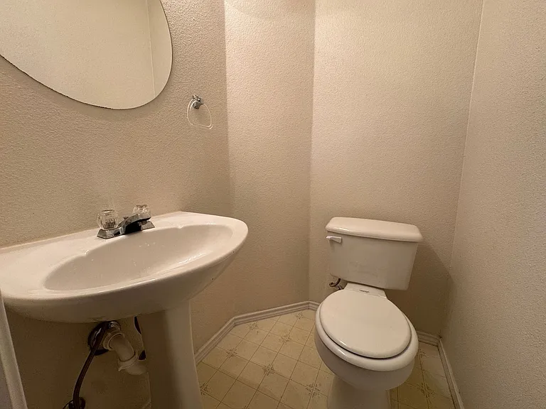 1204 Bristol Dr — Photo 16