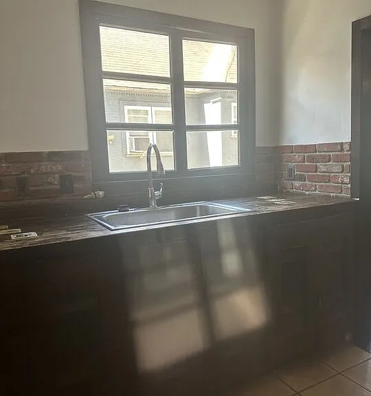 156 N Kenmore Ave — Photo 3