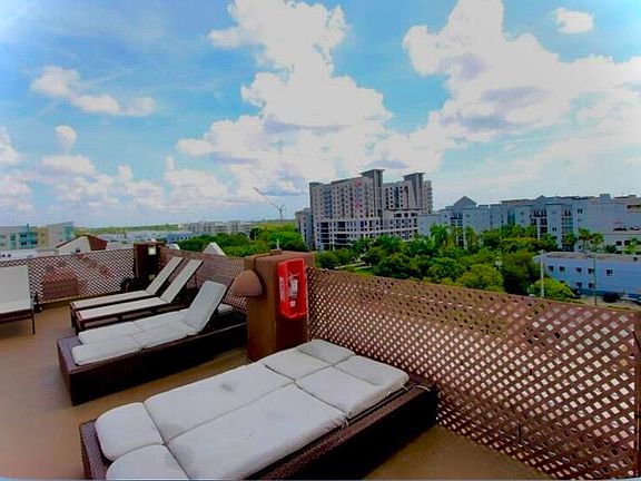 5th image of 533 NE 3rd Ave APT 121