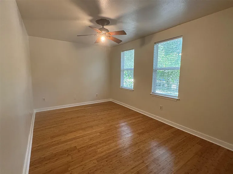 601 W San Antonio St — Photo 22