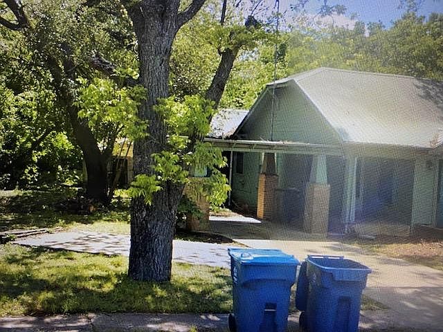2nd image of 908 N Avenue C