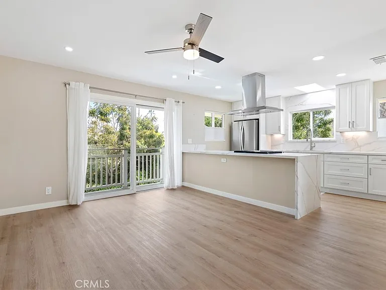 928 Seaside Ct — Photo 6