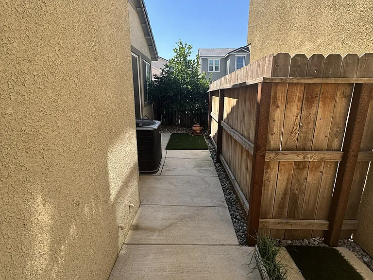 2904 Dillon Ln — Photo 20