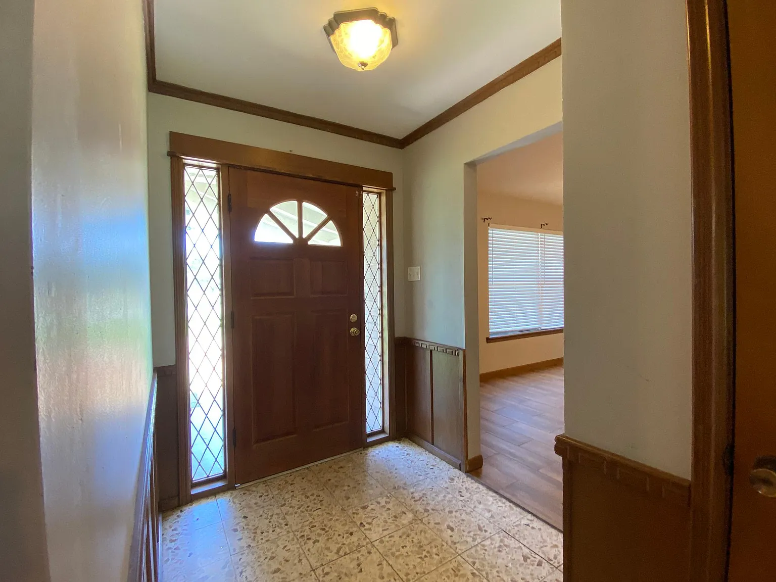 3 bed, 2.5 bath, 2503 sqft, $1,900 — Photo 3