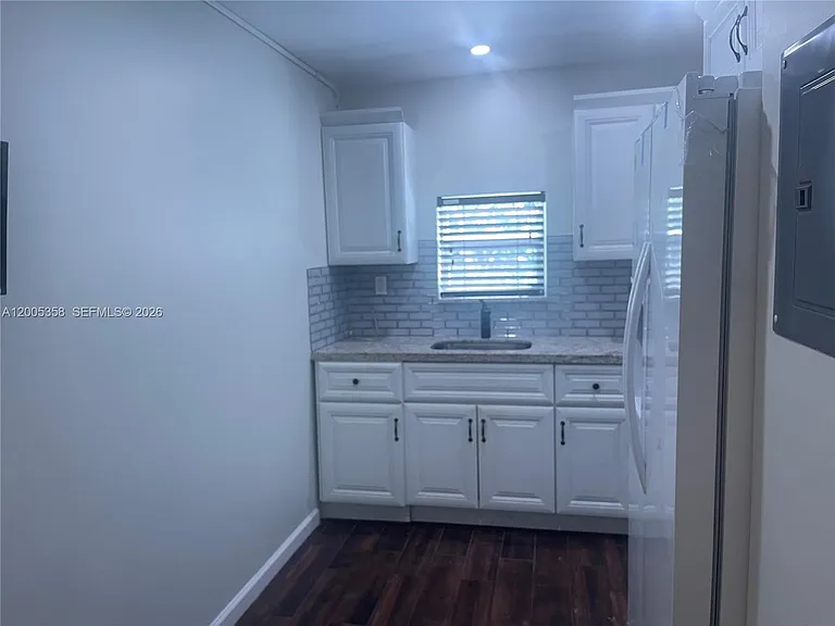 554 NE 74th St #2 — Photo 3