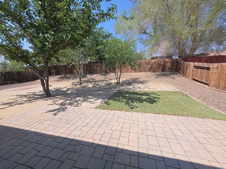 918 Desert Breeze Way — Photo 14