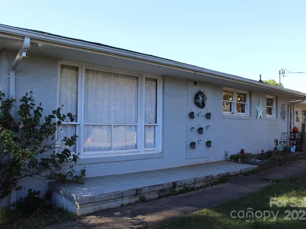 107 N Matthews St, Morganton, NC 28655