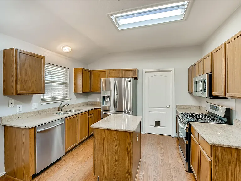 1504 Julianas Way — Photo 5