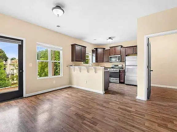 Newbury Oaks Dr, Lawrenceville — Photo 2