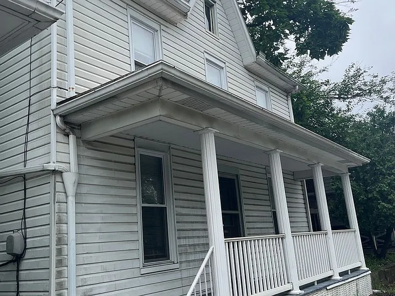 343 E Orange St — Photo 3
