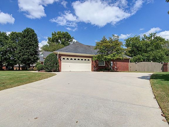 5th image of 3101 Connomara Ct SE
