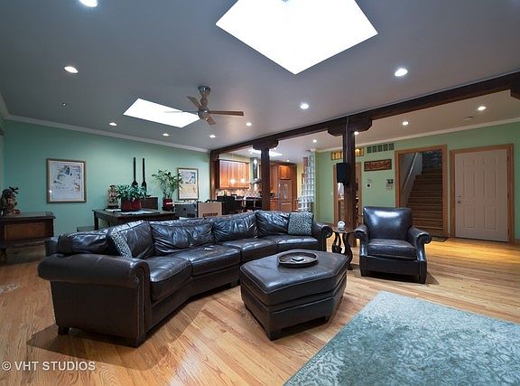 3rd image of 1545 N Larrabee St #1E