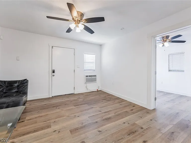 1610 E Ogden Ave — Photo 38