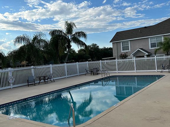 4th image of 642 Kensington Lake Cir