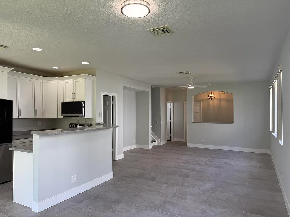 3251 Laurel Ridge Cir