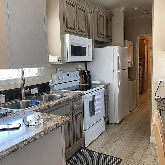 699 Cindi Ave — Photo 3