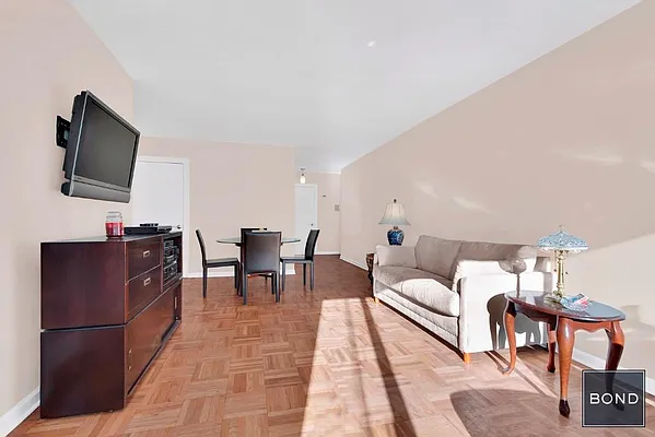 Sold by Bond New York | media 15