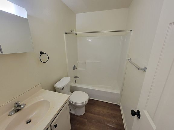 5th image of 3410 Calumet Pl APT A