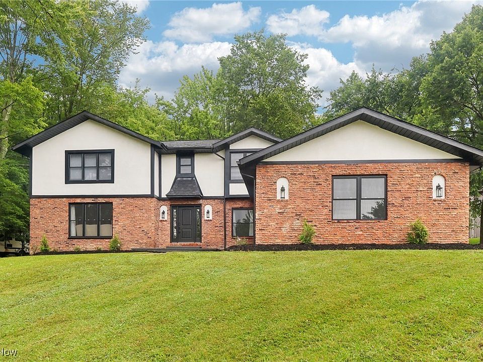 1st image of 8520 Oakwood Ln