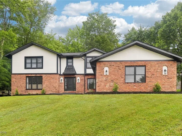 8520 Oakwood Ln, North Royalton, OH 44133