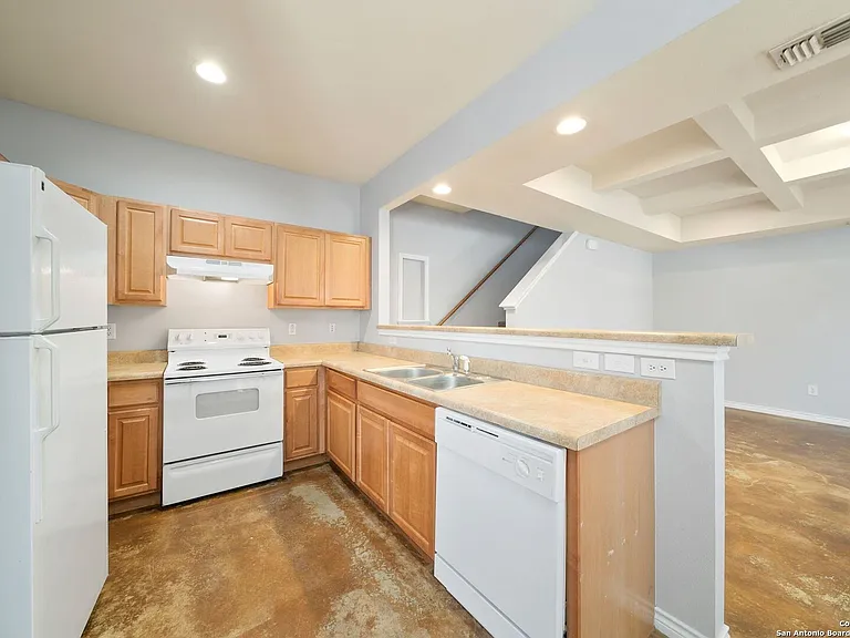 6410 Summit Oak #4 — Photo 8
