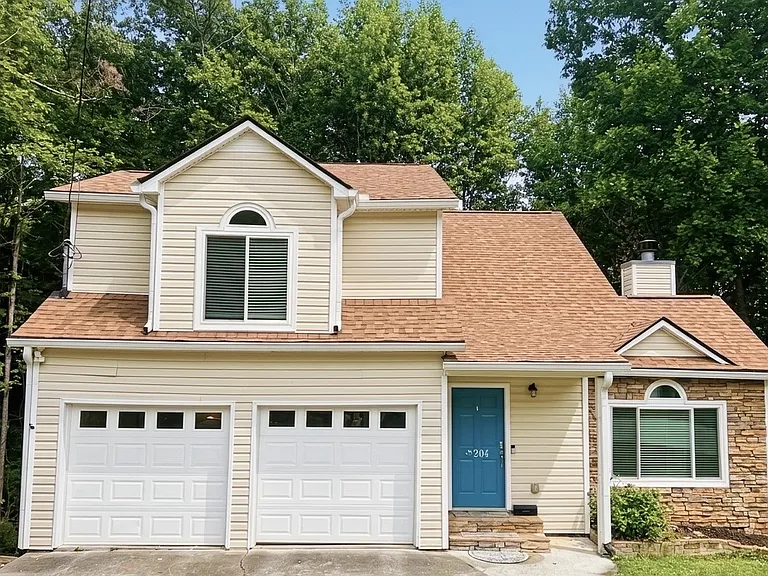 204 Hillcrest Rdg — Photo 1