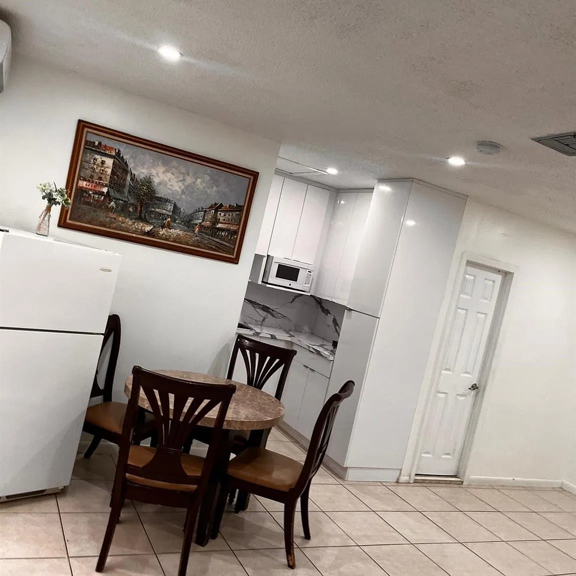 Studio, 1.0 bath, 400 sqft, $1,000 — Photo 3