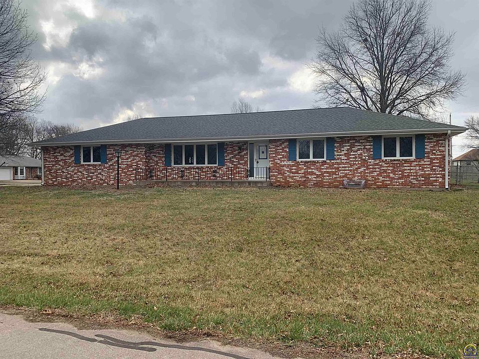 1st image of 2821 SE Bennett Dr