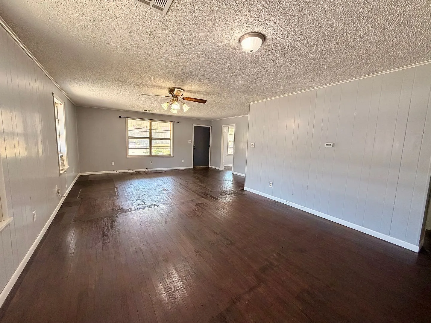 3 Bedroom and 2 Bathroom Home in Shawnee for rent! — Photo 3