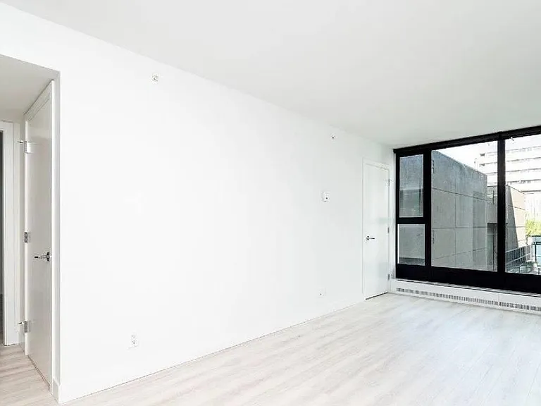 1133 Hornby St — Photo 8