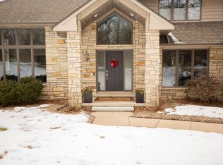 4852 Deer View Rd, Cedar Rapids, IA 52411