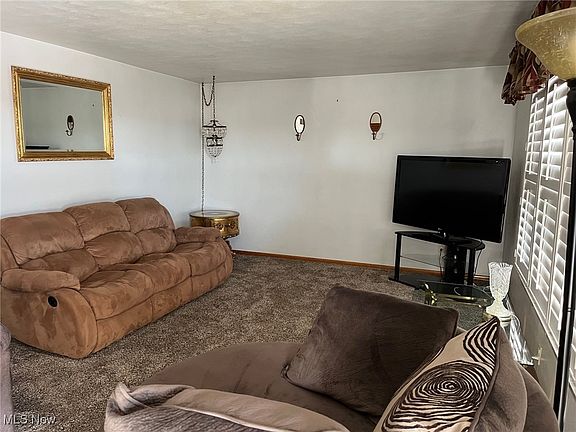 2nd image of 4827 Garden Acres