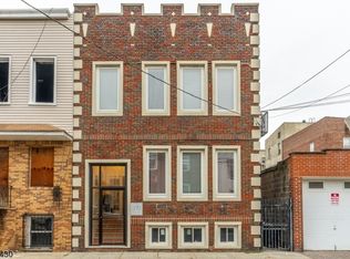 105 Nichols St, Newark, NJ 07105
