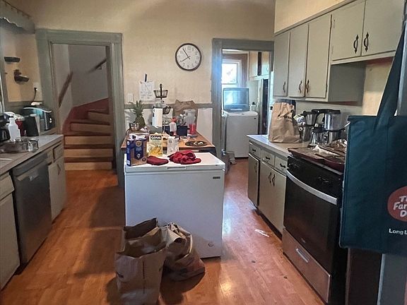 3rd image of 80 Fremont Ave