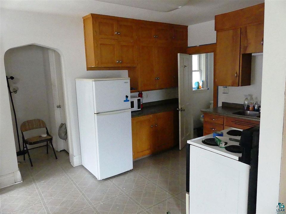 2nd image of 511 E 10th St