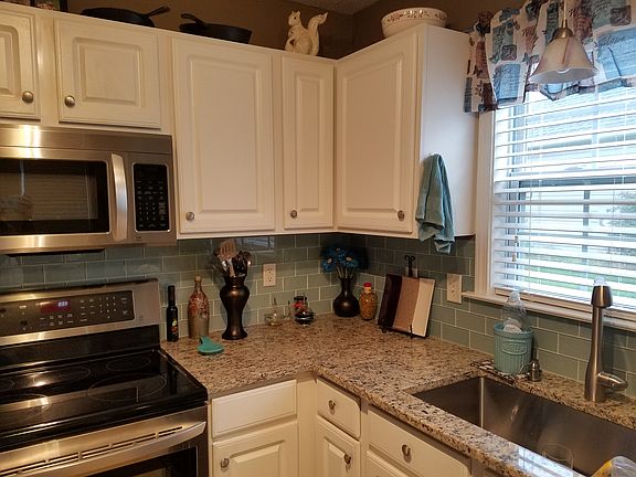 5th image of 319 Meadow Pathway Dr
