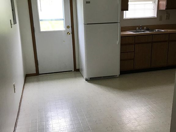 3rd image of 409 Windmill Dr