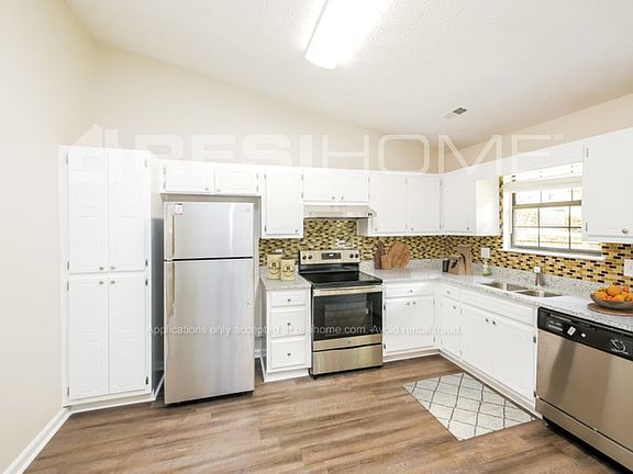 2nd image of 3034 Medina Dr