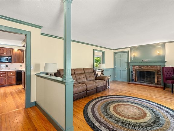5th image of 25 Everett Ave