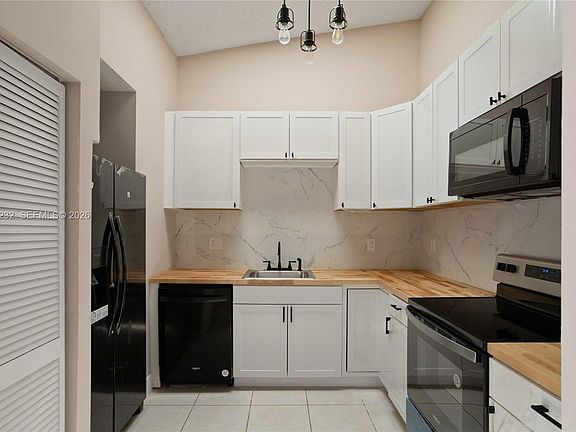 4th image of 3633 NW 99th Ter #7B