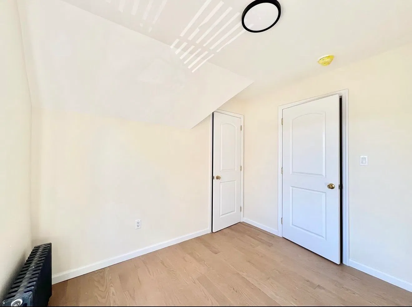 3 bed, 1000 sqft, $3,100 — Photo 2