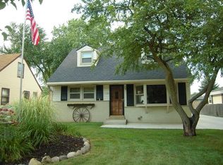 11008 W Harvard Ln, Wauwatosa, WI 53226