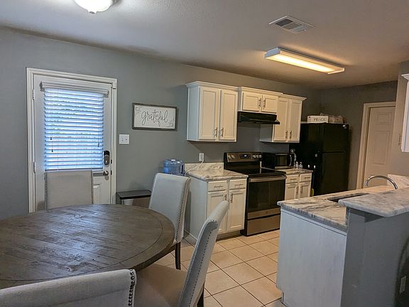 3rd image of 118 Cowpoke Ct