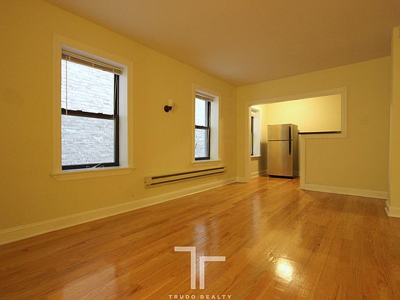 3rd image of 1347 N Dearborn St APT 0102
