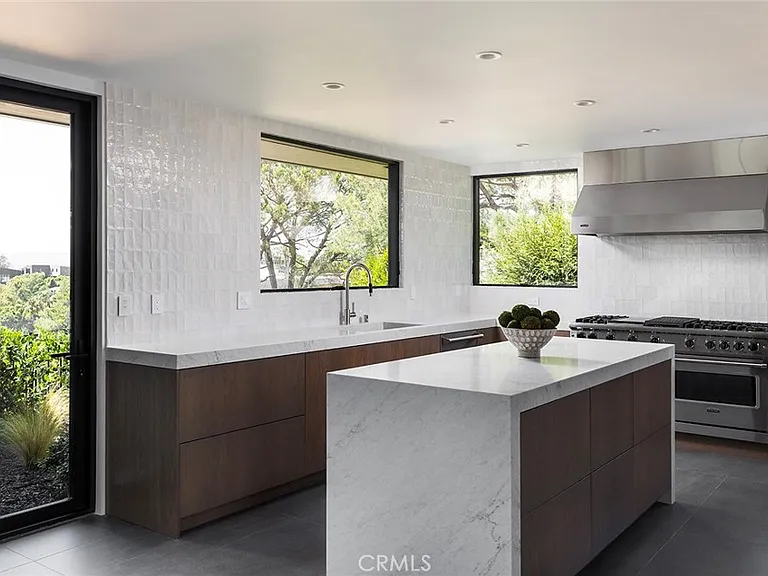9015 Alto Cedro Dr — Photo 24