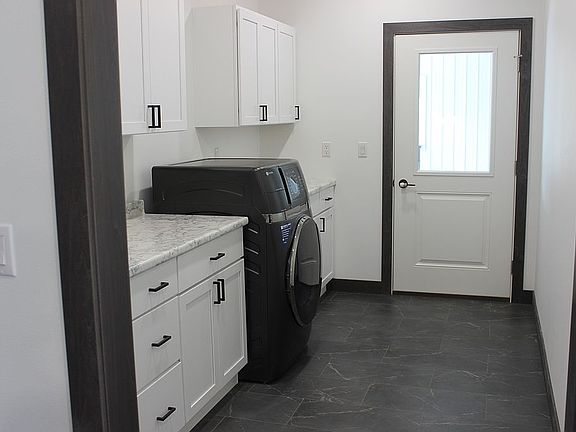 4th image of 104 Ash St