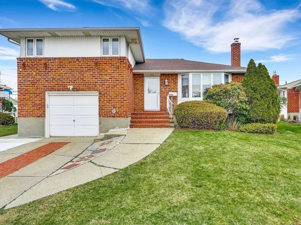 94 Stephen Street, Levittown, NY 11756