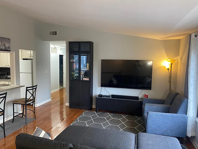 386 Washington Ct — Photo 3