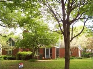 8004 Manor Rd, Leawood, KS 66206